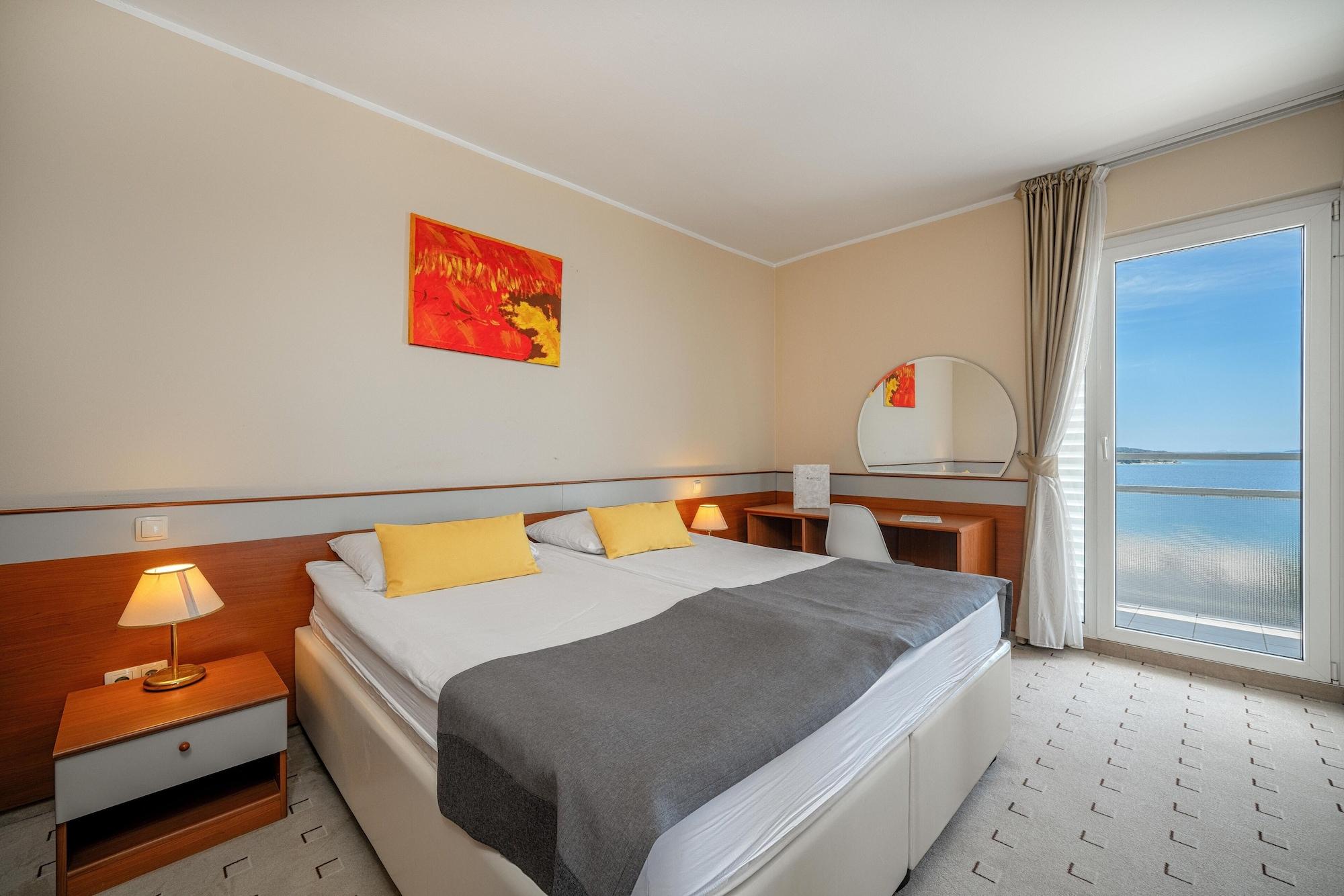 Hotel Punta Vodice Bagian luar foto