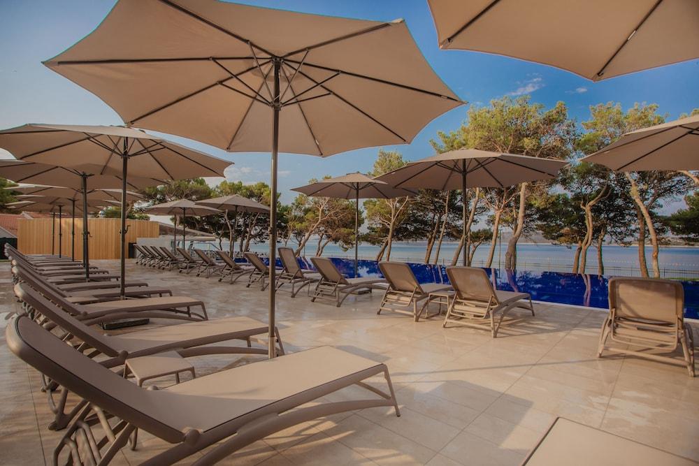 Hotel Punta Vodice Bagian luar foto