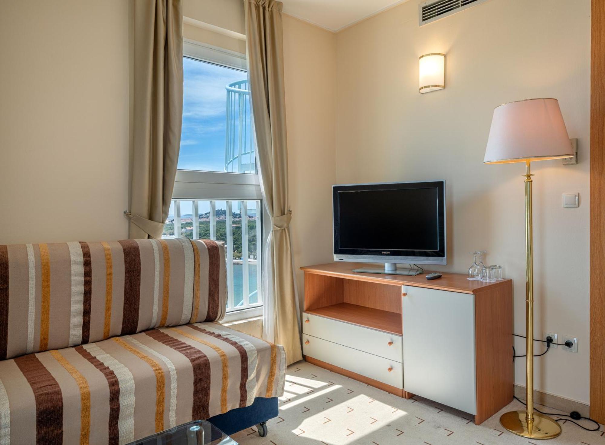 Hotel Punta Vodice Bagian luar foto