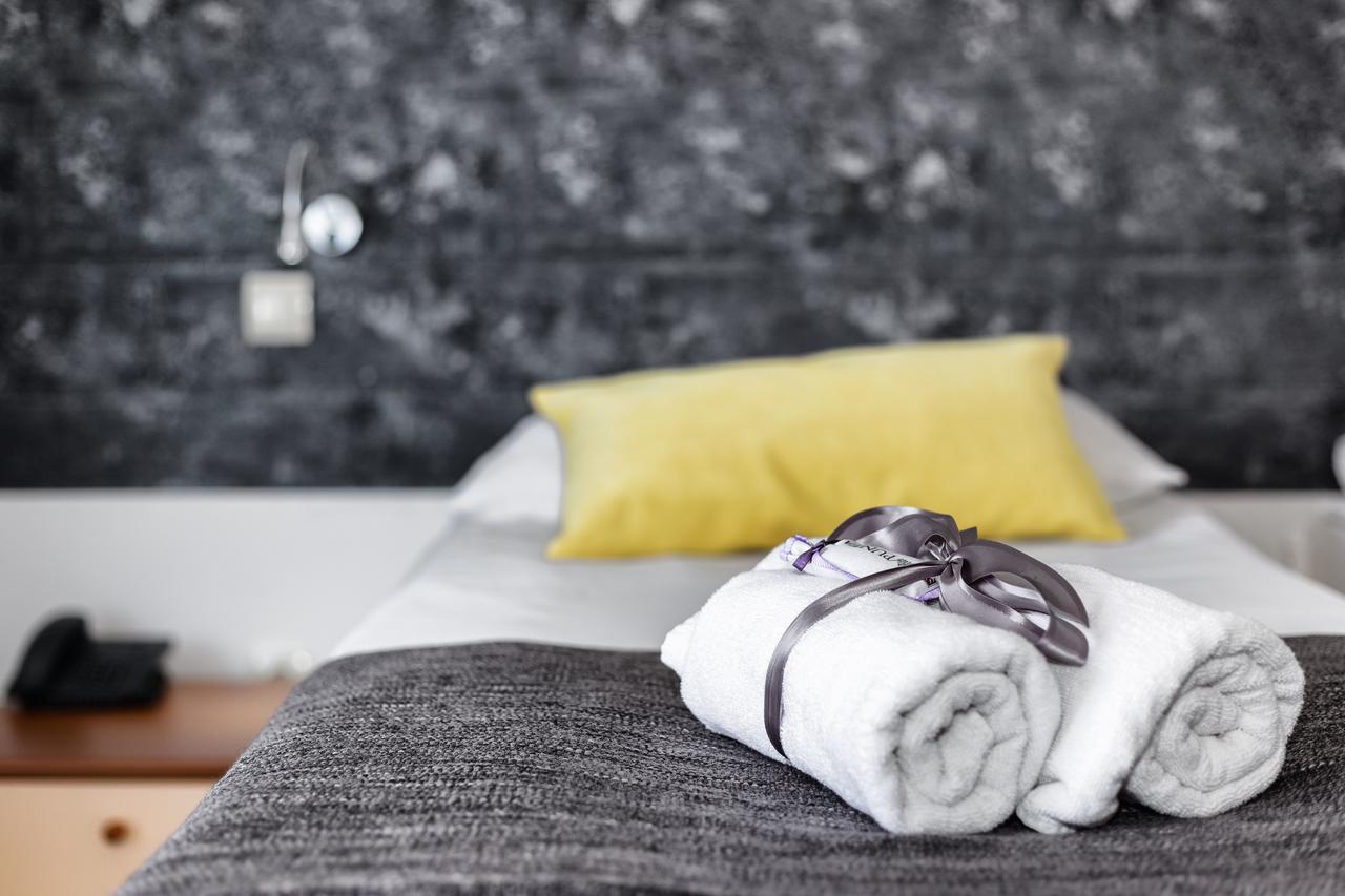 Hotel Punta Vodice Bagian luar foto